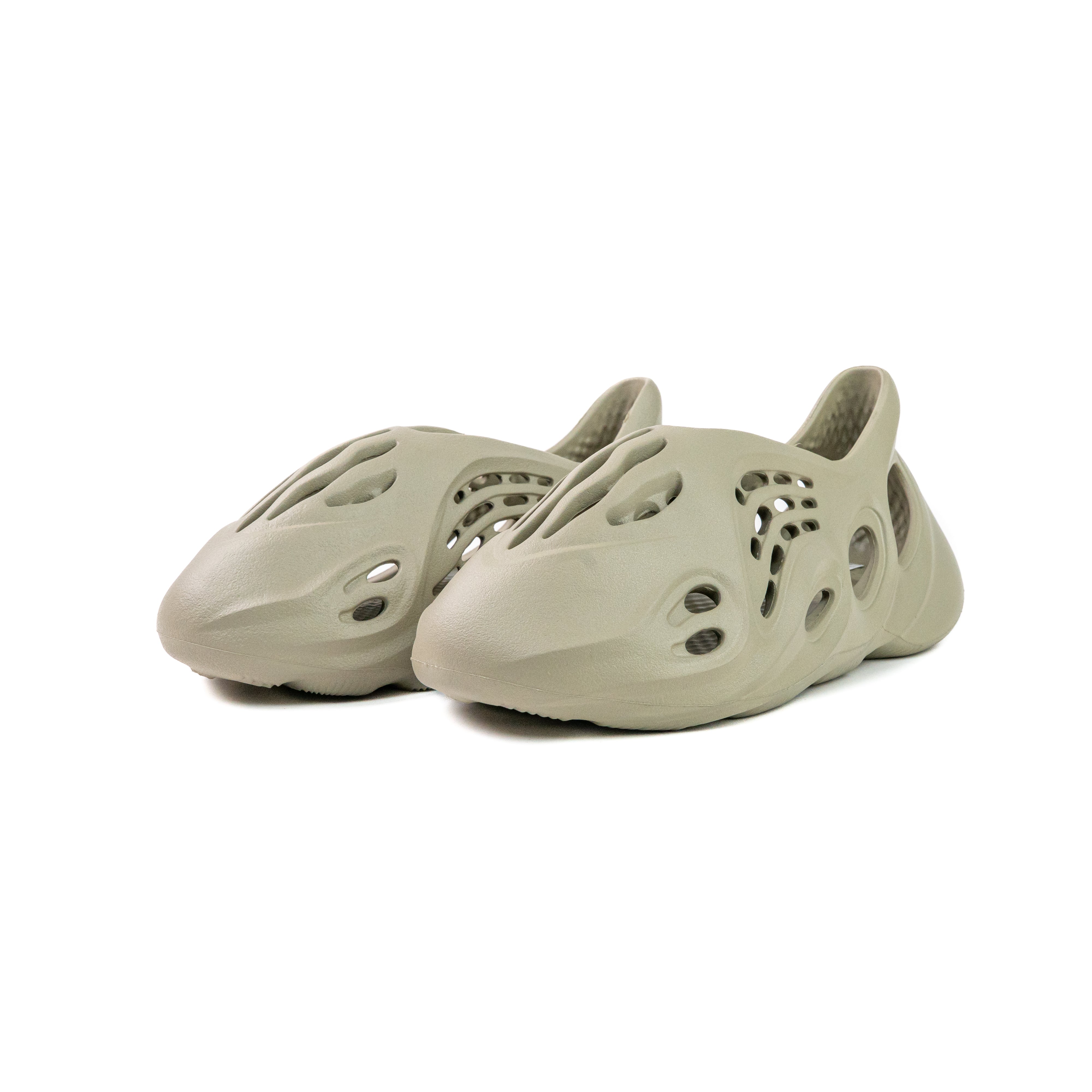 adidas YEEZY Foam Runner Stone Salt アディダス イージー Yeezy Foam Runner 'Stone Salt' - Adidas - GV6840 - stone