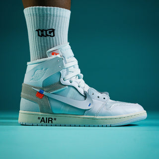UNA RELIQUIA DEL LEGADO MODERNO - VIRGIL ABLOH ARCHIVE X AIR JORDAN 1 HIGH OG ALASKA