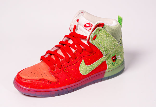 Nike SB Dunk High Strawberry Cough